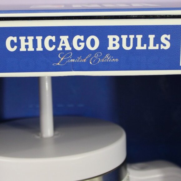 Chicago Bulls NBA Bling 40oz Hydrapeak Stainless Steel Tumbler w/ Handle & Straw - Picture 5 of 5